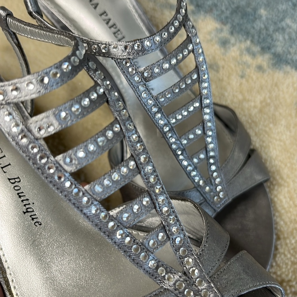 Adrianna Papell AMBER | open-toe heels in pewter size 6.5, w/ original box - Picture 12 of 13